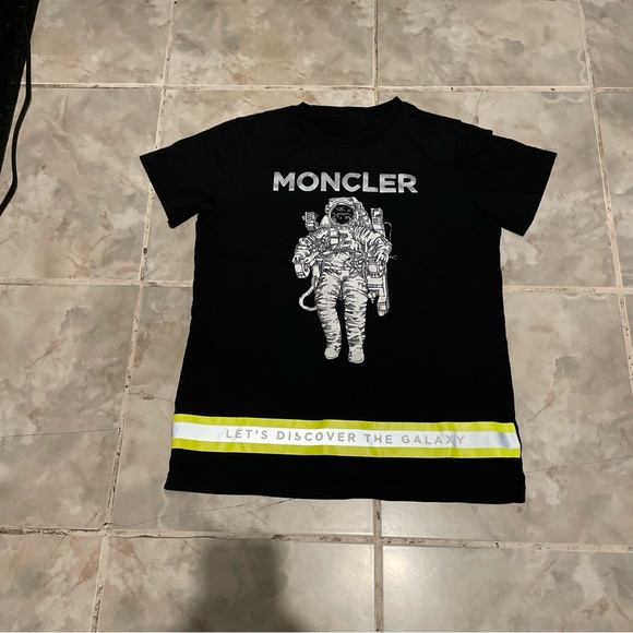Moncler Tee T-ShirtTeenager Short Sleeve Astronaut Logo SZ 14 Years Unisex